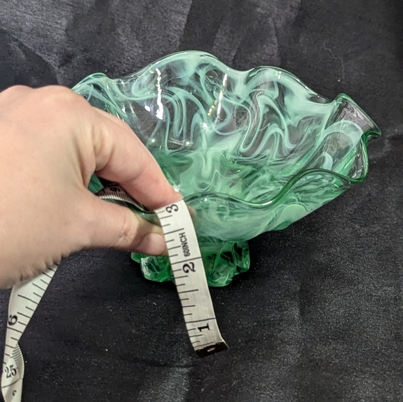 Vintage green glass ruffle pedestal bowl - unbranded - Picture 3 of 7